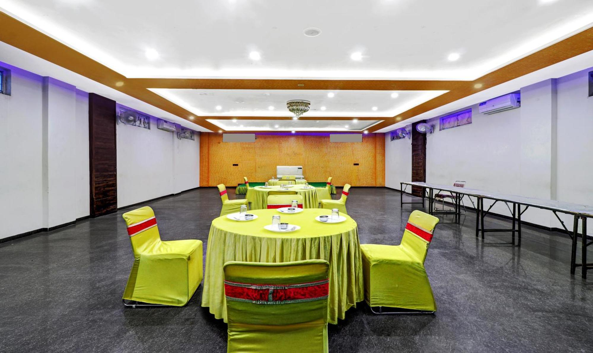 Itsy Hotels Anjali Mahal 500, Mtrs From Mathura Railway Station Exteriér fotografie