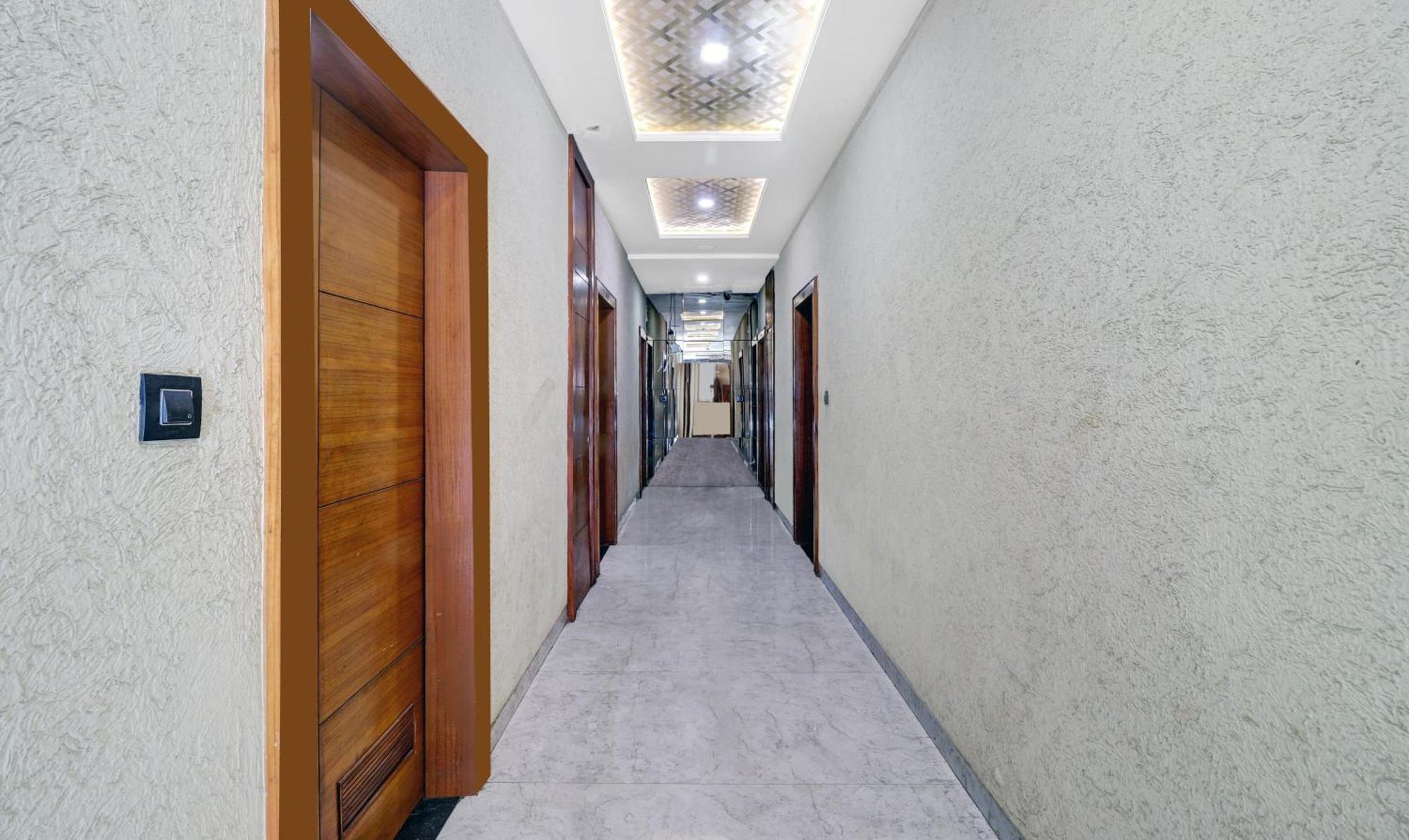 Itsy Hotels Anjali Mahal 500, Mtrs From Mathura Railway Station Exteriér fotografie